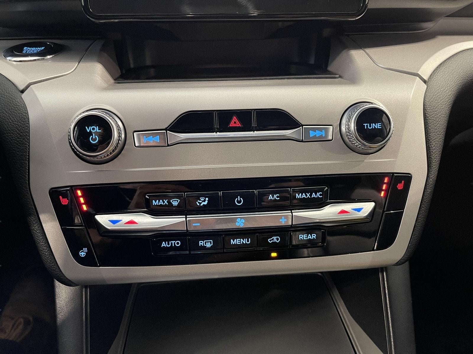 2023 Ford Explorer XLT 4WD