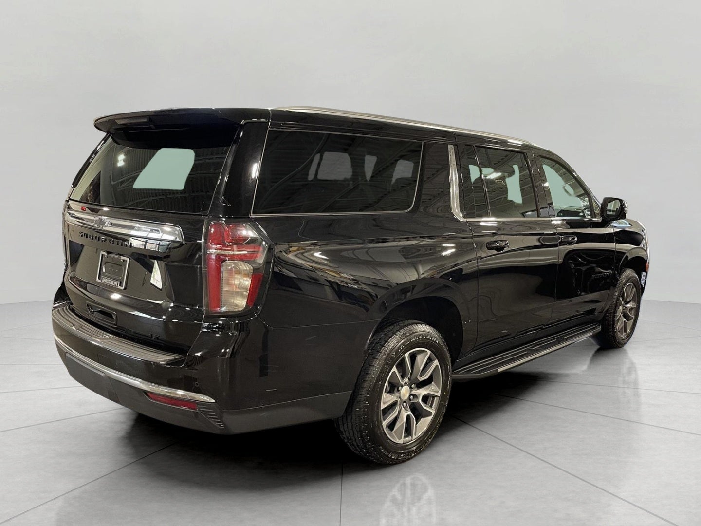 2023 Chevrolet Suburban 4WD 4dr LT