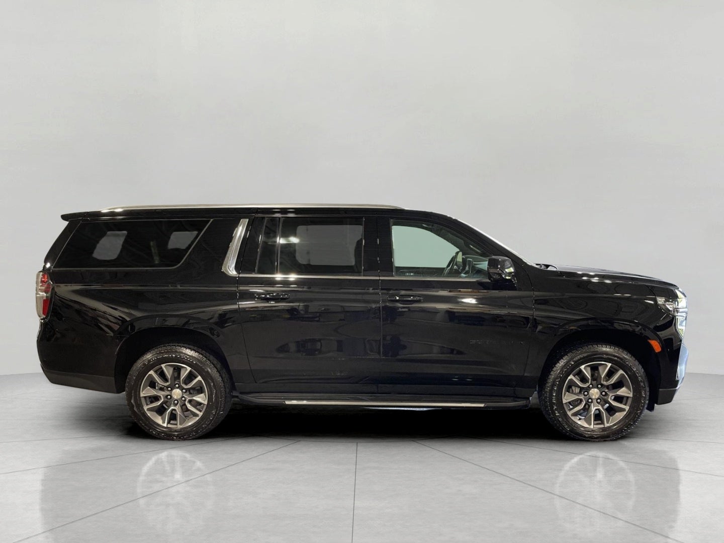 2023 Chevrolet Suburban 4WD 4dr LT