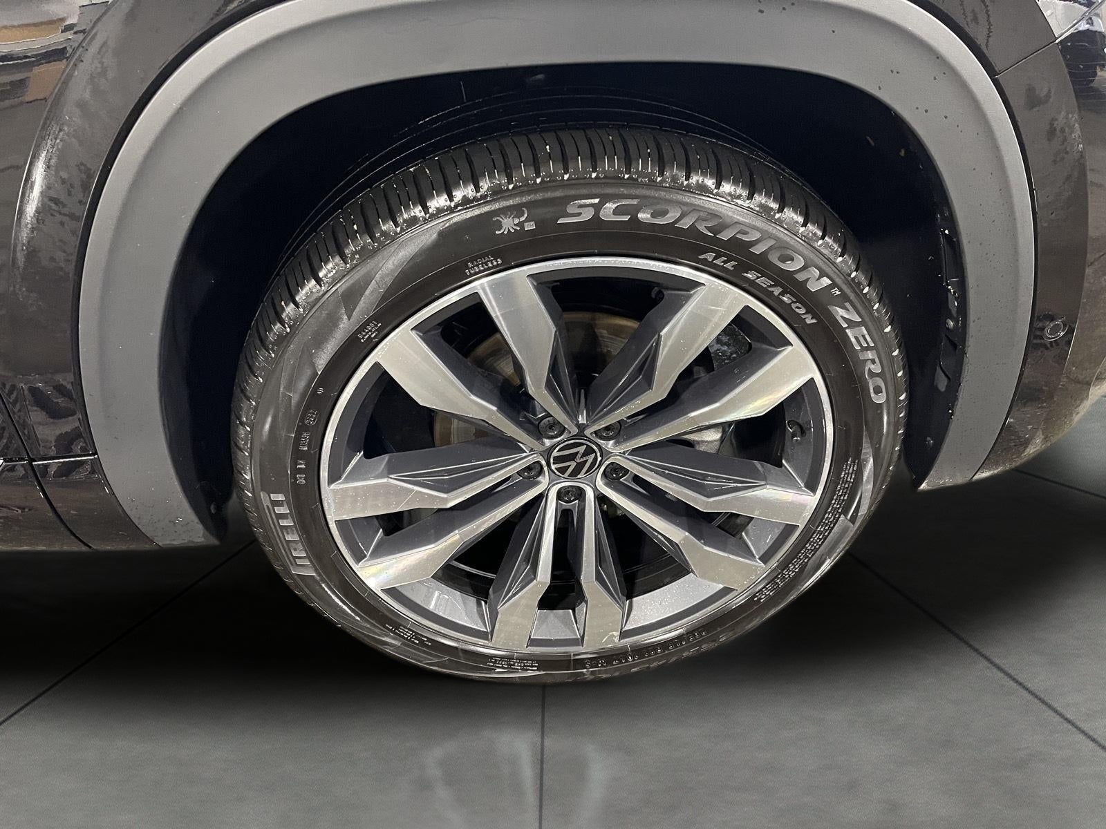 2023 Volkswagen Atlas Cross Sport 3.6L V6 SEL Premium R-Line 4MOTION