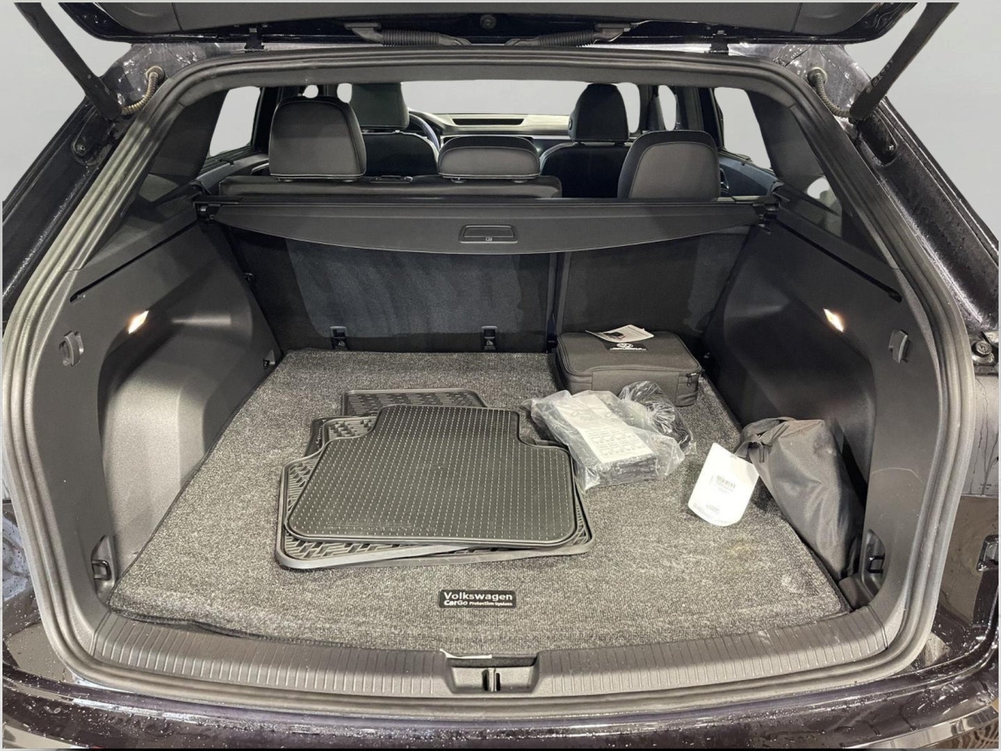 2023 Volkswagen Atlas Cross Sport 3.6L V6 SEL Premium R-Line 4MOTION