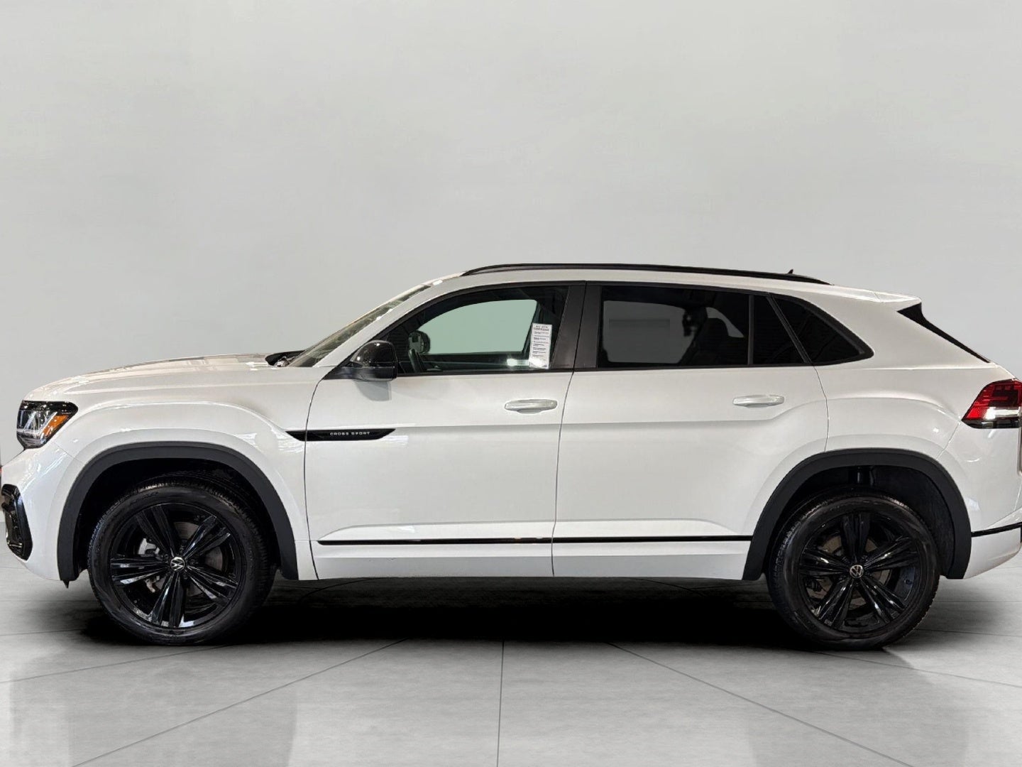 2023 Volkswagen Atlas Cross Sport 2.0T SEL R-Line Black 4MOTION
