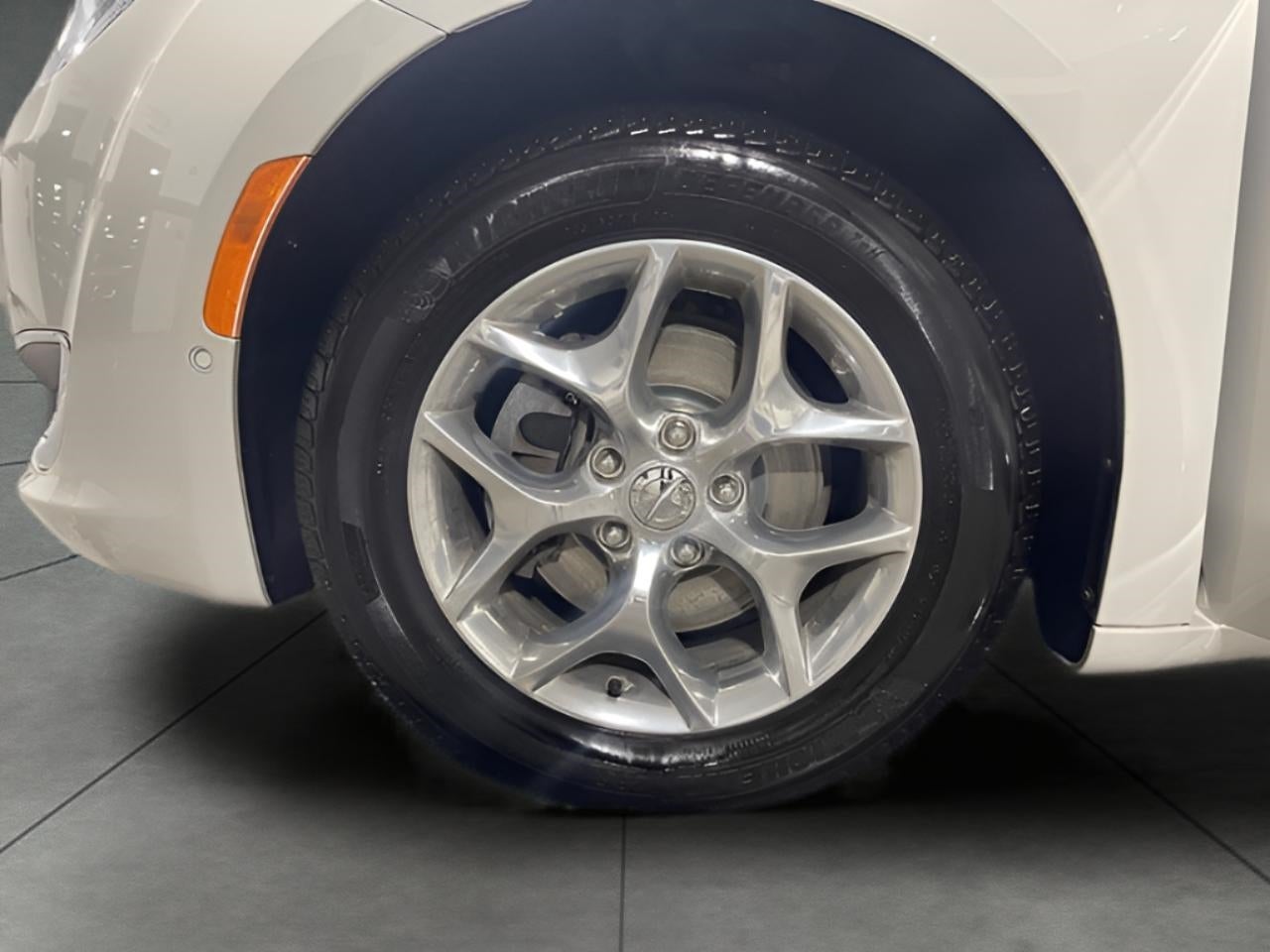 2019 Chrysler Pacifica Limited FWD