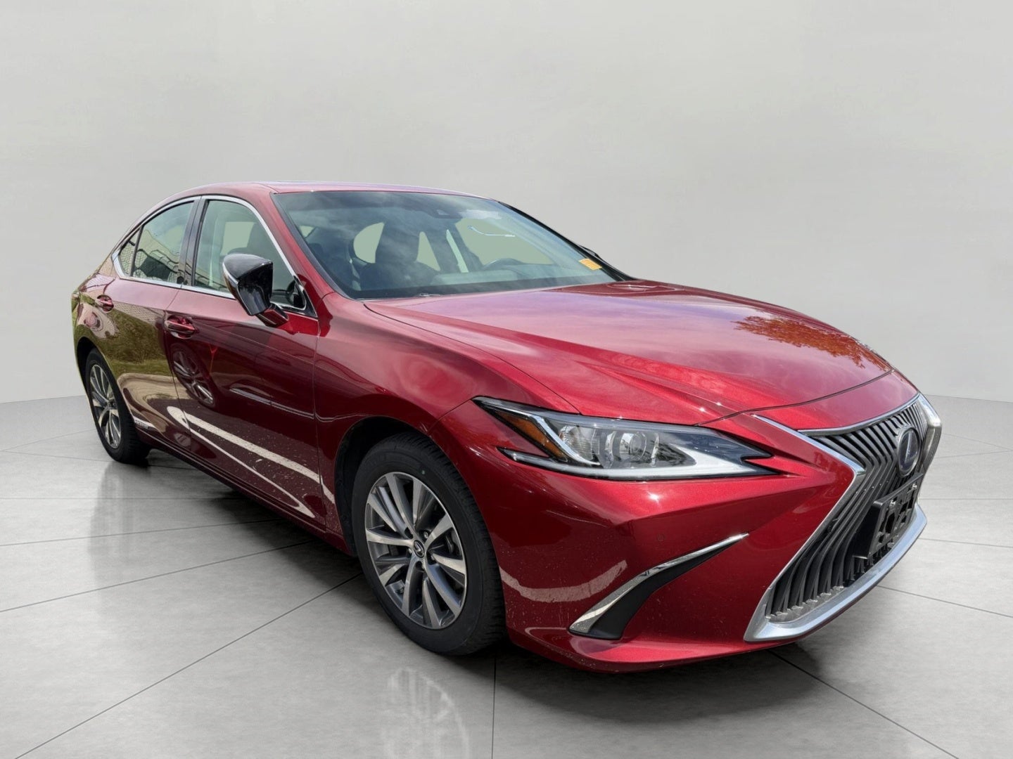 2021 Lexus ES 300h 300h's photo