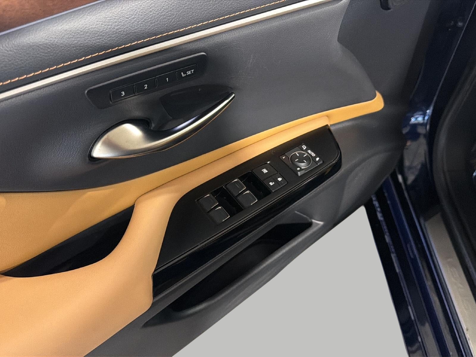2023 Lexus ES ES 300h Luxury FWD