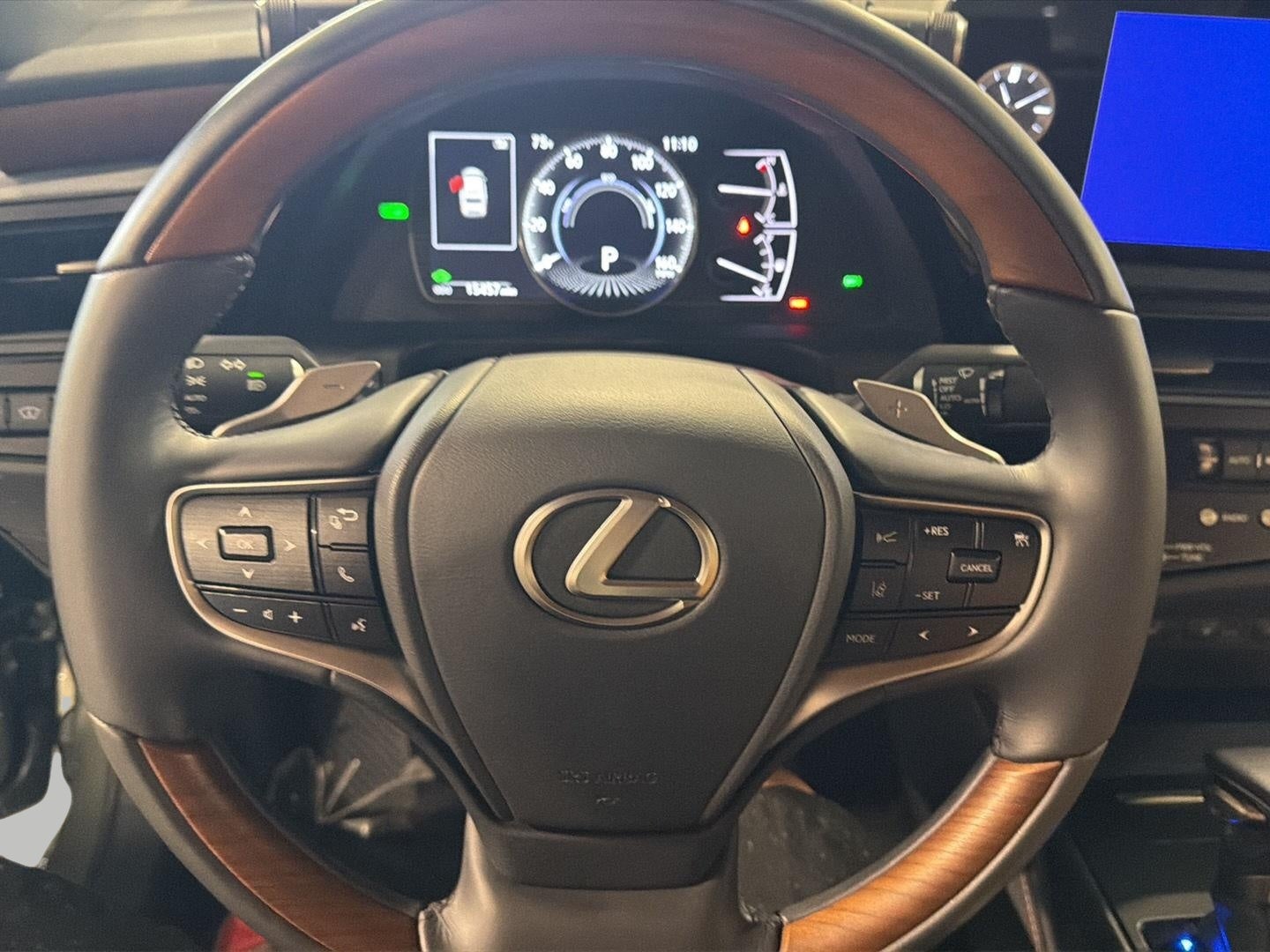 2025 Lexus ES ES 300h Luxury FWD