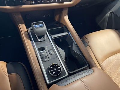 2025 Nissan Pathfinder Platinum 4WD