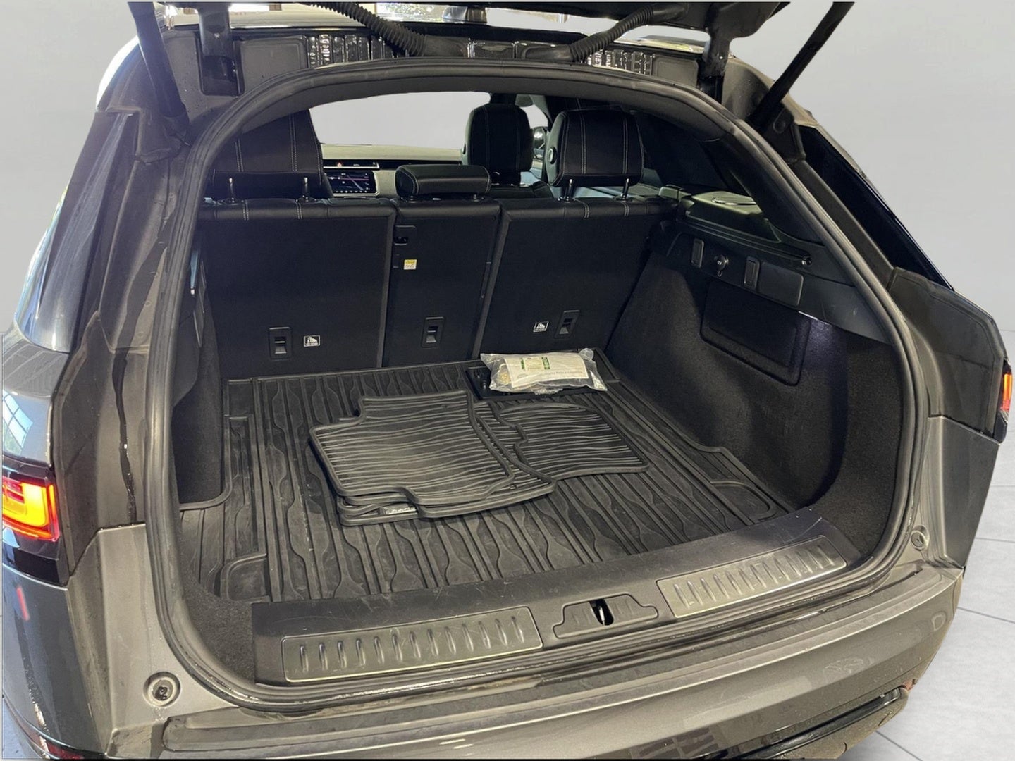 2019 Land Rover Range Rover Velar P250 R-Dynamic SE