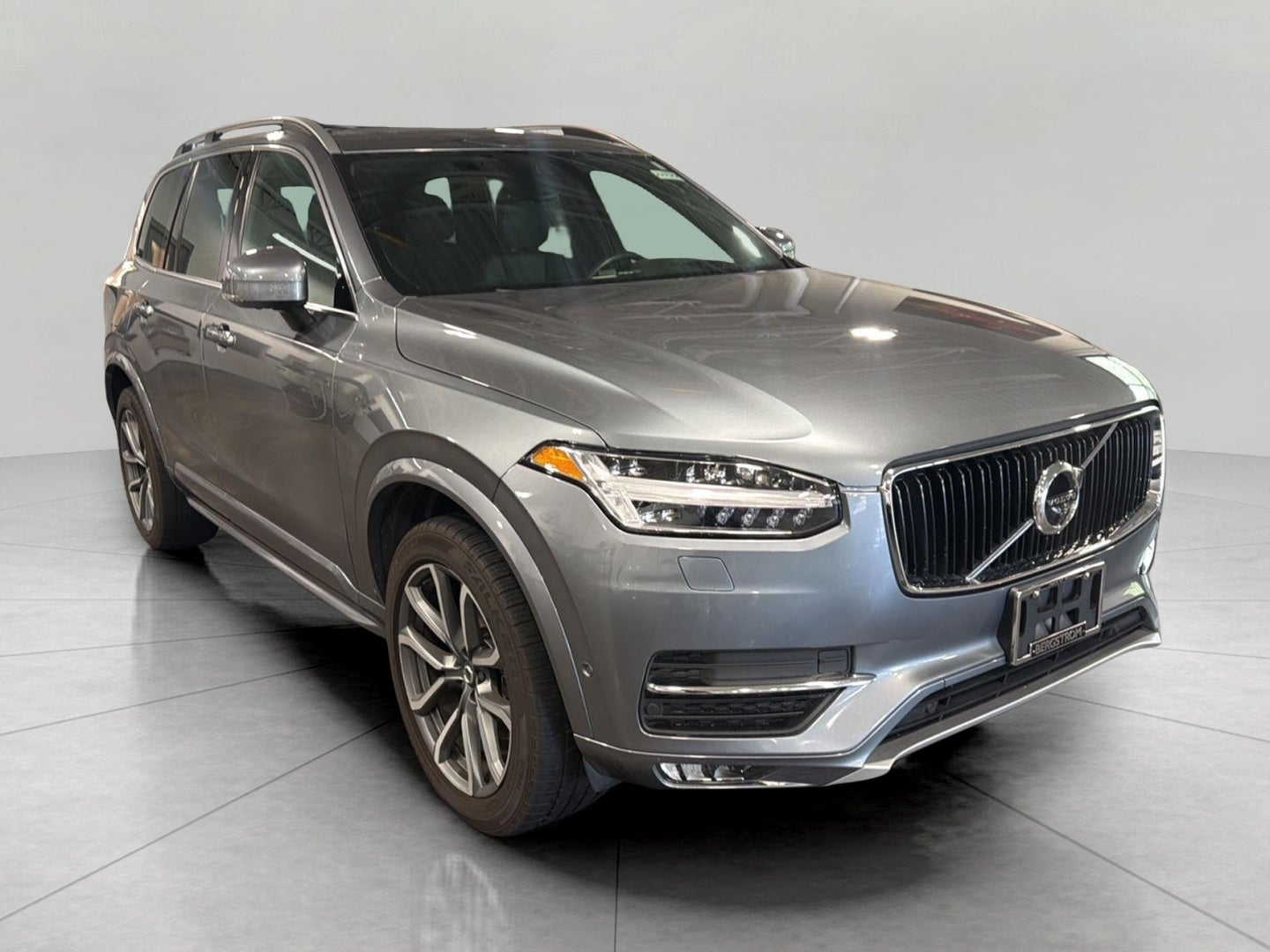 2019 Volvo XC90 T6 AWD Momentum