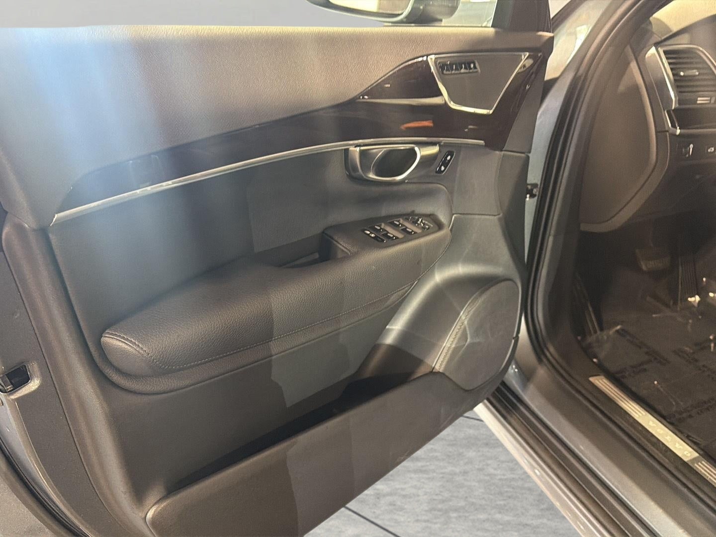 2019 Volvo XC90 T6 AWD Momentum