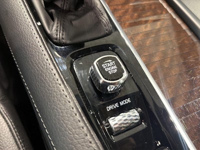 2019 Volvo XC90 T6 AWD Momentum