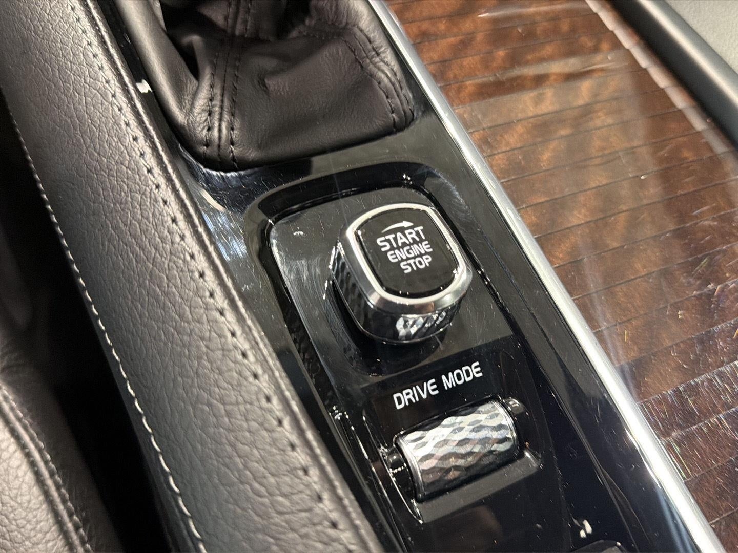 2019 Volvo XC90 T6 AWD Momentum
