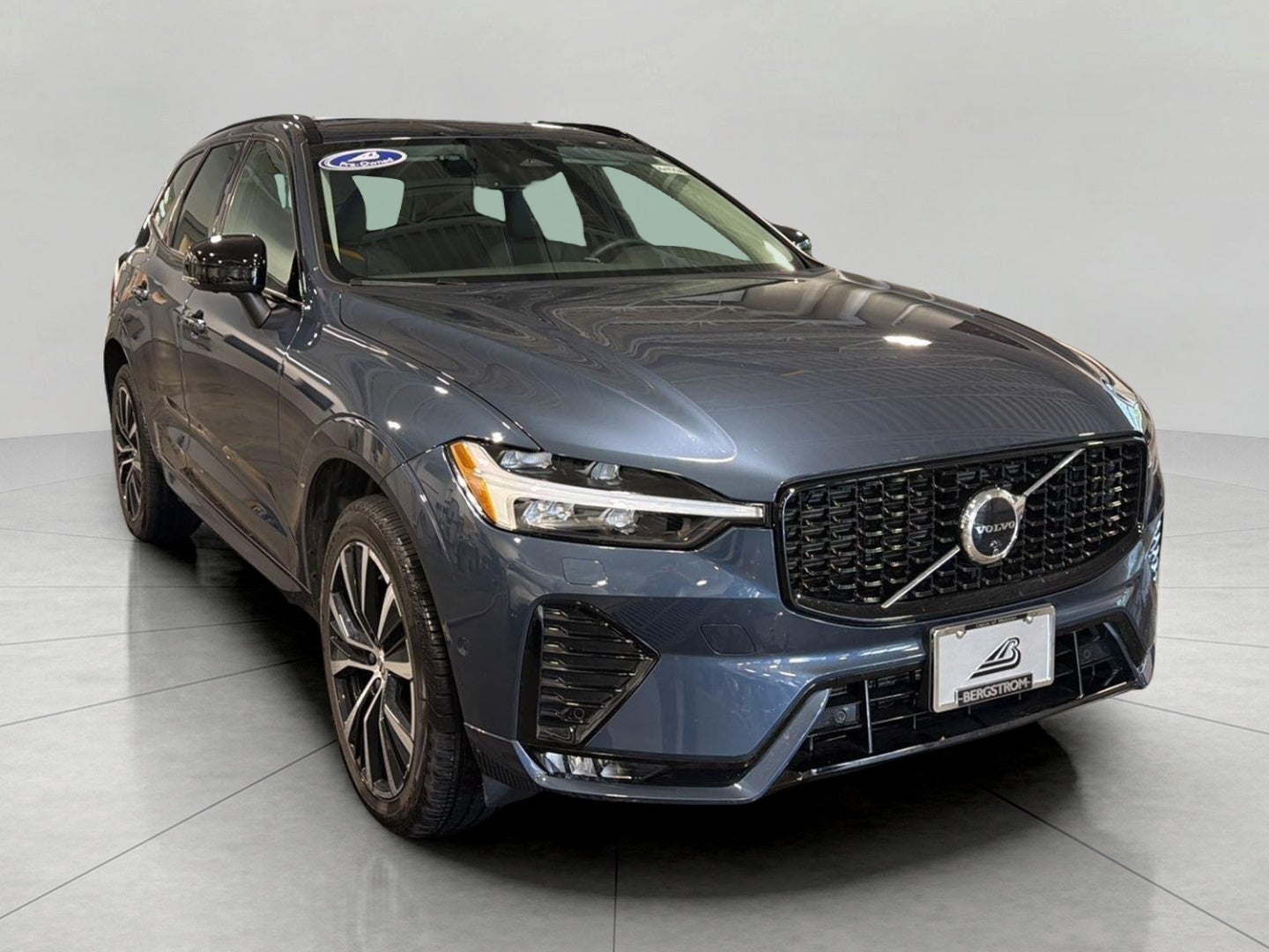 2025 Volvo XC60 B5 Plus Dark AWD's photo